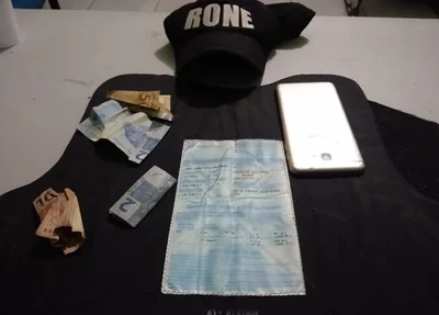Colete balístico apreendido com o suspeito