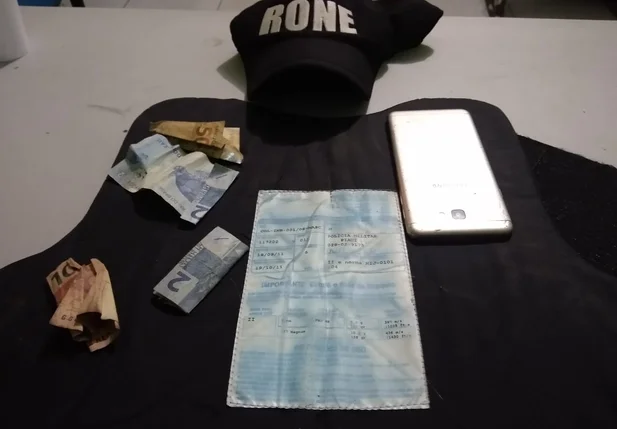Colete balístico apreendido com o suspeito