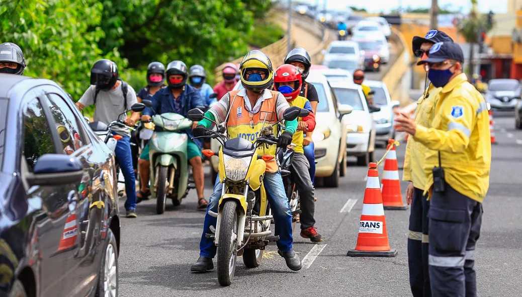 Strans realiza barreira sanitária na Ponte da Amizade