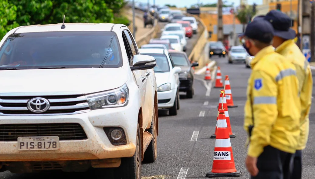 Strans controla fluxo de veículos