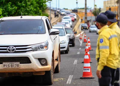 Strans controla fluxo de veículos