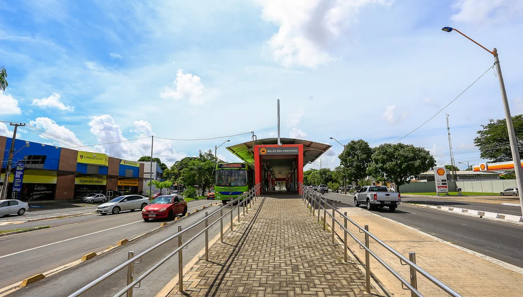 Fluxo de trânsito na Avenida João XXIII