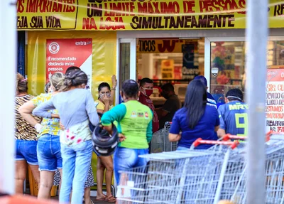 Aglomeração do lado de fora 