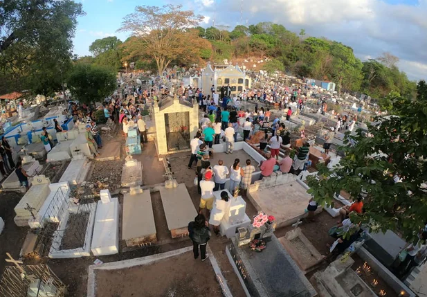 Cemitério Público de Altos