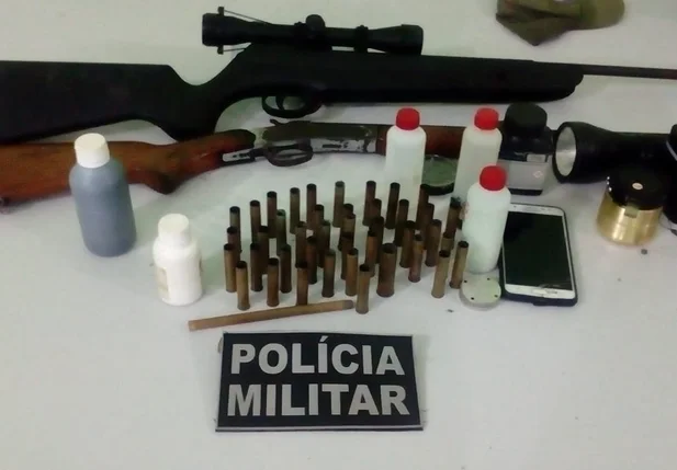 Material apreendido com o caçador