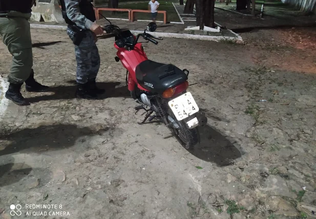 Motocicleta apreendida pela PM 