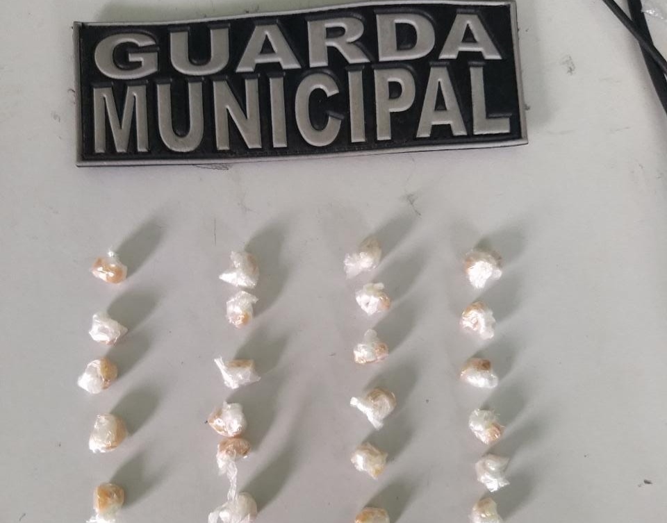 Droga apreendida com o suspeito