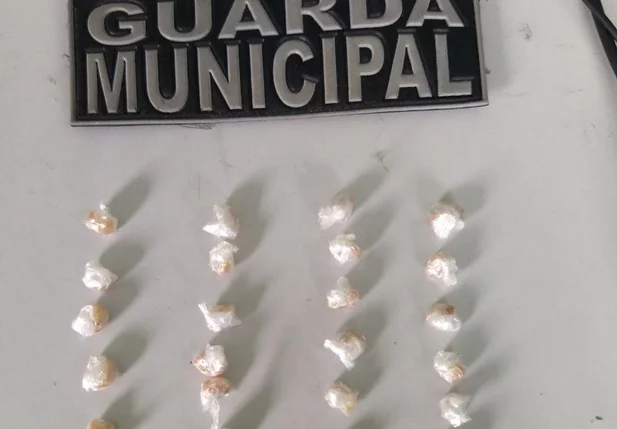 Droga apreendida com o suspeito