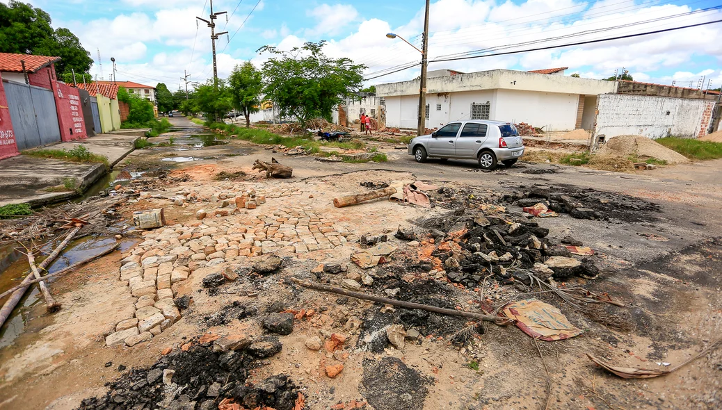 Moradores reclamam da situação da Avenida Miguel Sady