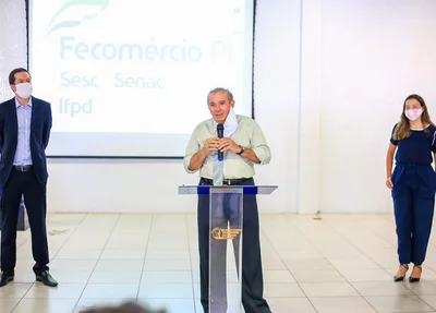 Valdeci Cavalcante durante reunião de empresários