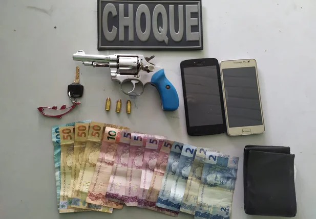 Objetos apreendidos com o casal