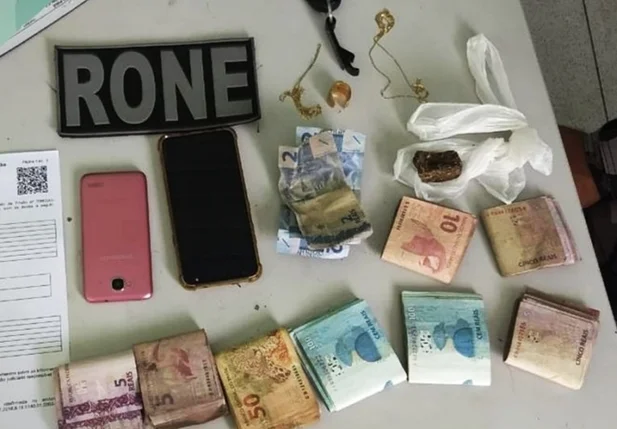 Material encontrado com acusado