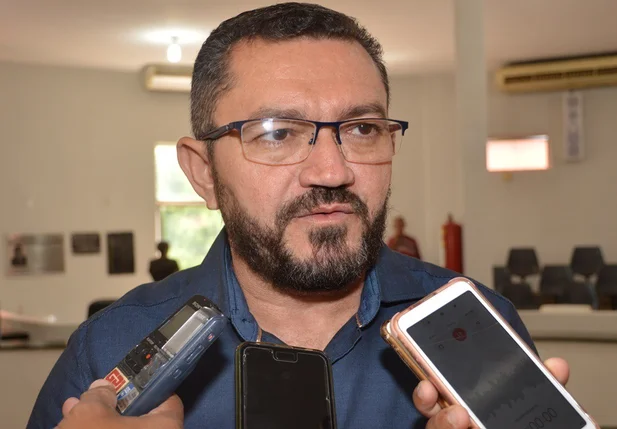 Padre Walmir atrasa último repasse para o Picos.