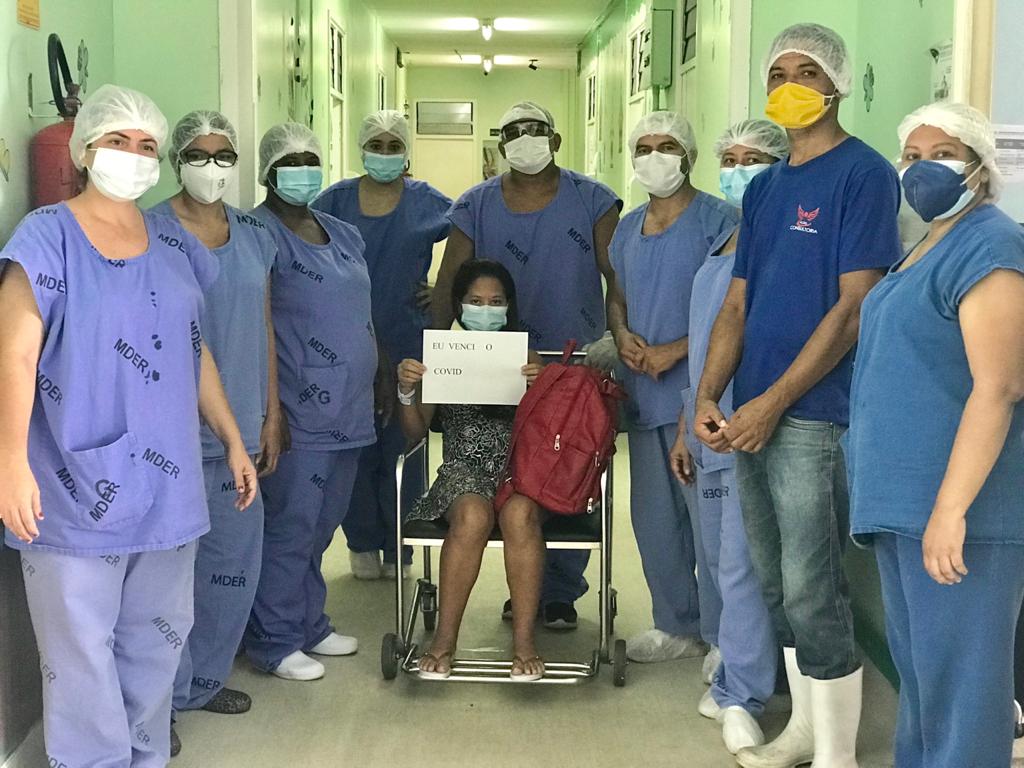 Seis mulheres recebem alta da Evangelina Rosa após serem curadas da covid-19