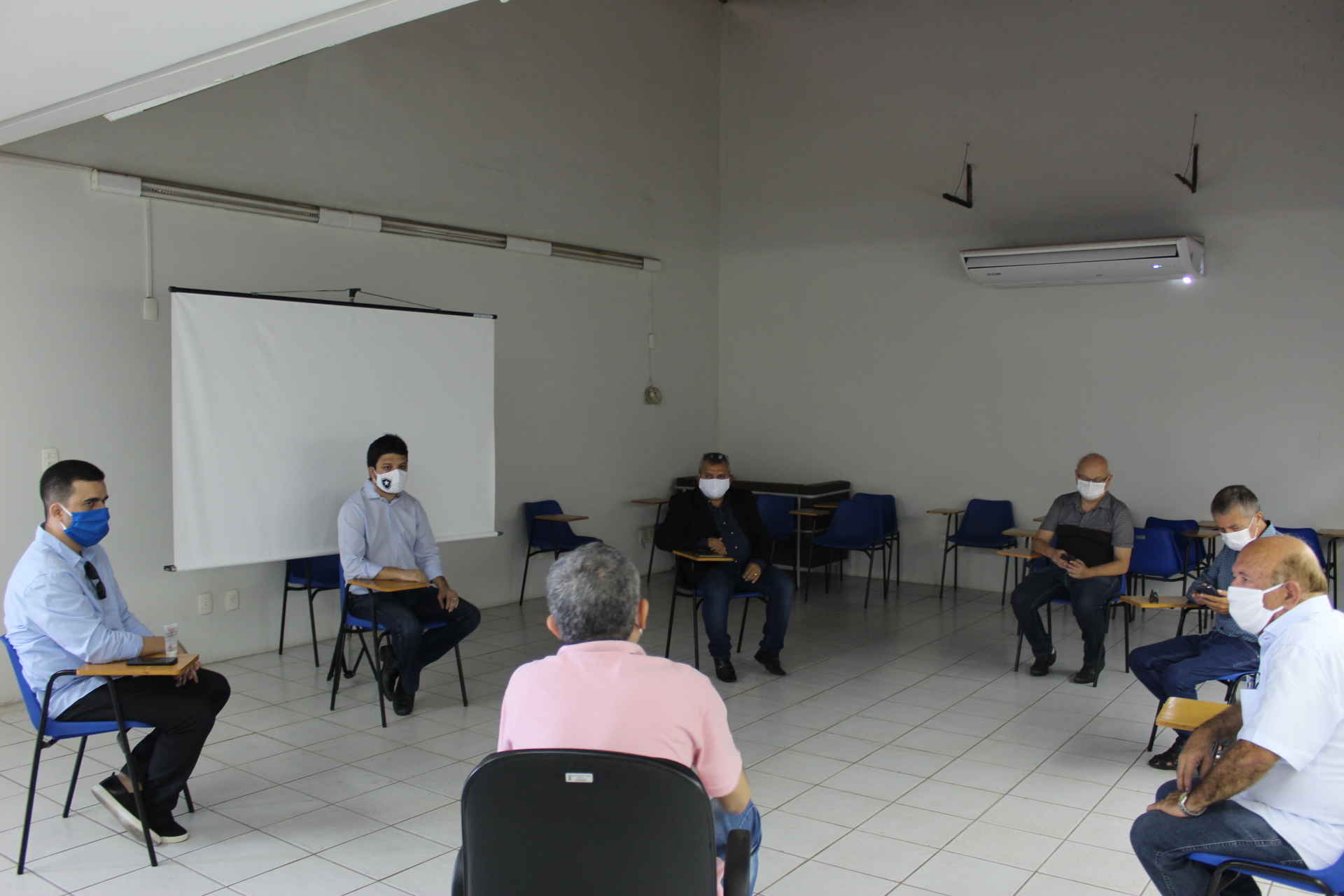 Reunião aconteceu nessa segunda-feira (18)