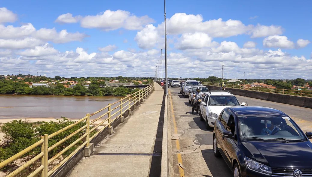 Congestionamento de carro na Ponte 
