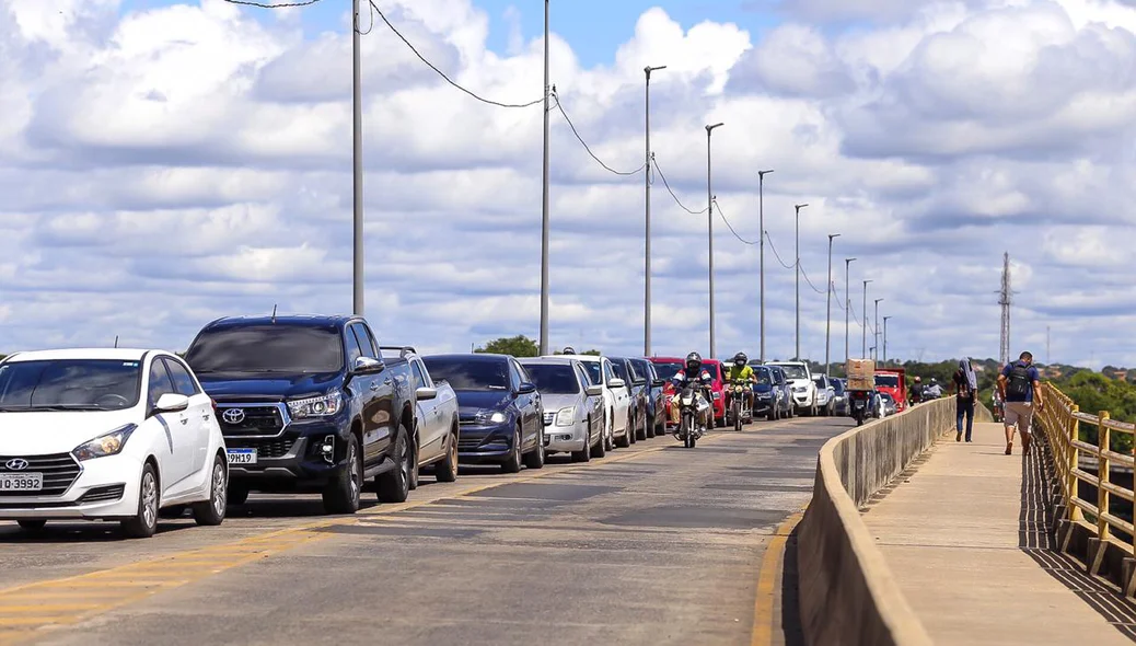 Congestionamento extenso na Ponte da Amizade