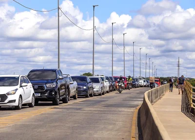 Congestionamento extenso na Ponte da Amizade