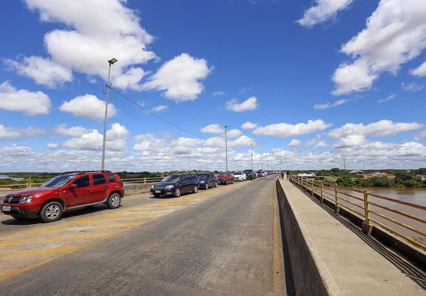 Motorista enfrentam congestionamento para acessar Teresina 