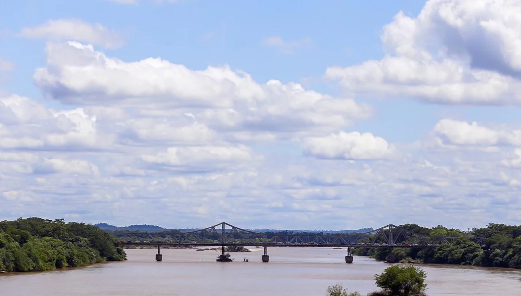 Ponte Metálica lotada de carros