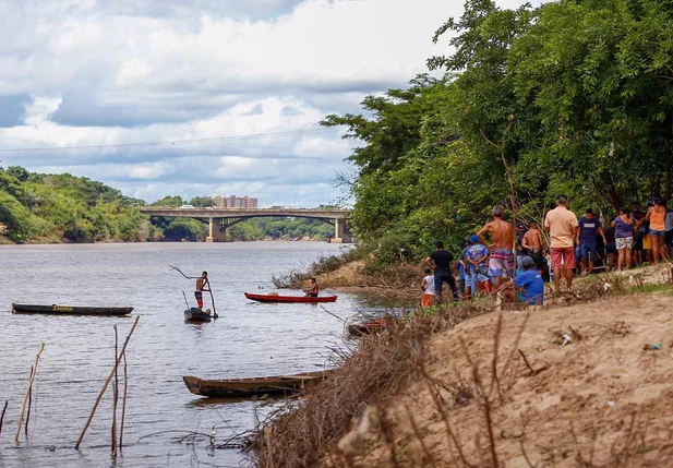 Criança de 8 anos morre afogada no Rio Parnaíba