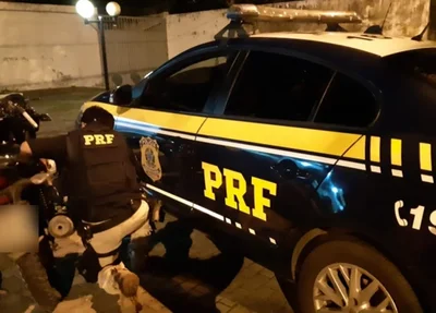 O adolescente atropelou o pedestre que ficou gravemente ferido