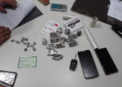 Objetos encontrados com os suspeitos