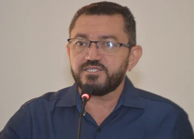 Prefeito de Picos rescinde contratos temporários com servidores da Educação