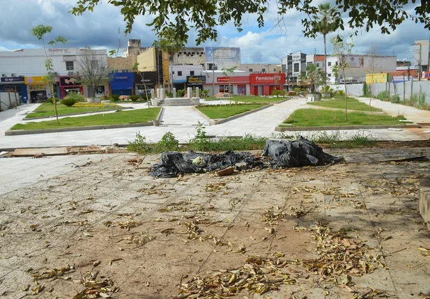 Reforma da Praça Félix Pacheco em Picos está paralisada