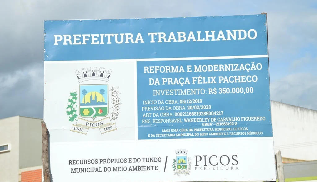 Placa com informações sobre a obra