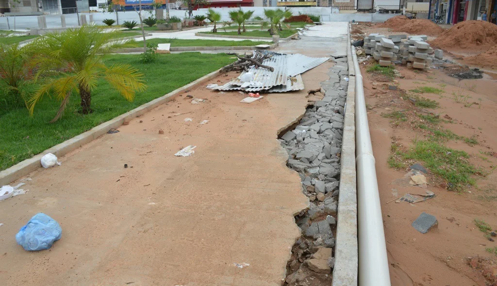 Praça Félix Pacheco abandonada