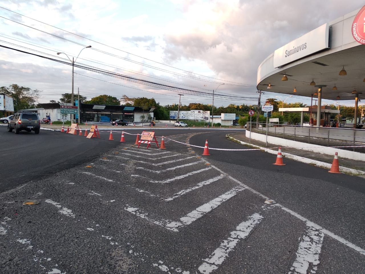 Trecho interditado na Avenida  Universitária