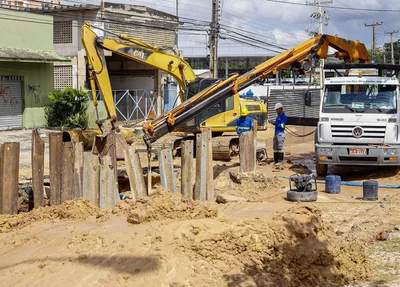 Obras na Avenida Universitária