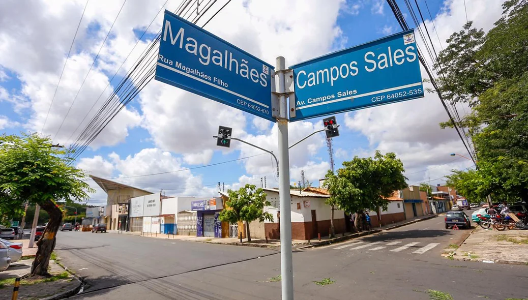 Cruzamento da Avenida Campo Sales com a Rua Magalhães Filho