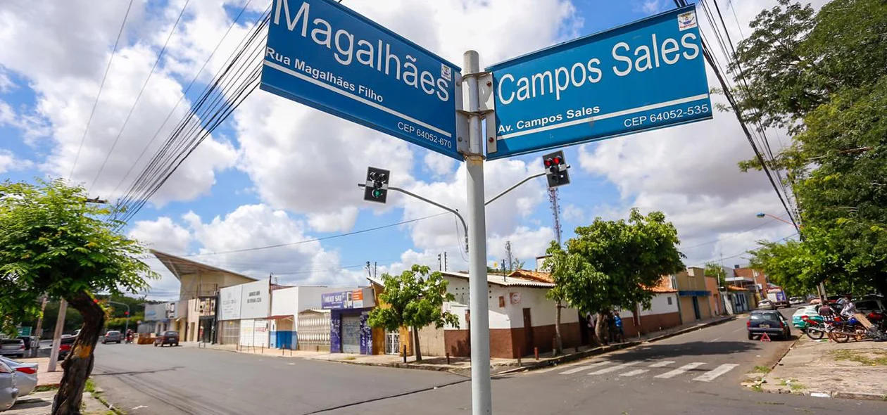 Cruzamento da Avenida Campo Sales com a Rua Magalhães Filho