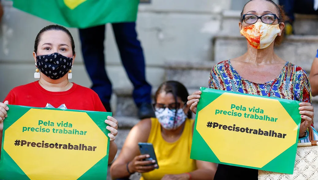 Mulheres pedem reabertura do comércio em Teresina