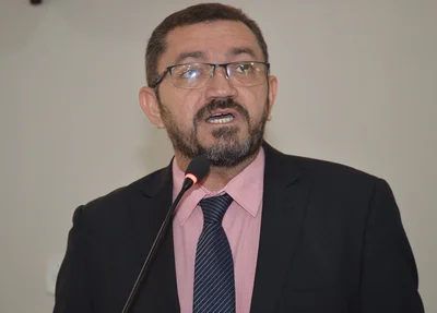 Governo do Padre Walmir está sem líder na Câmara.