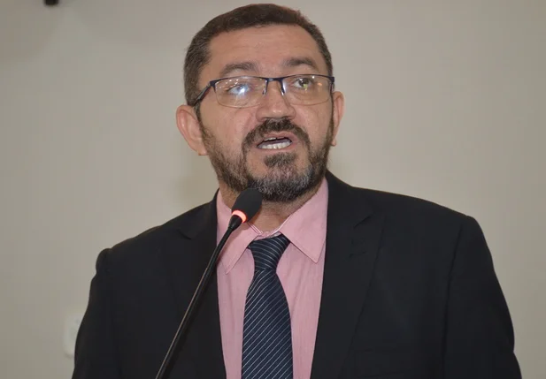 Governo do Padre Walmir está sem líder na Câmara.