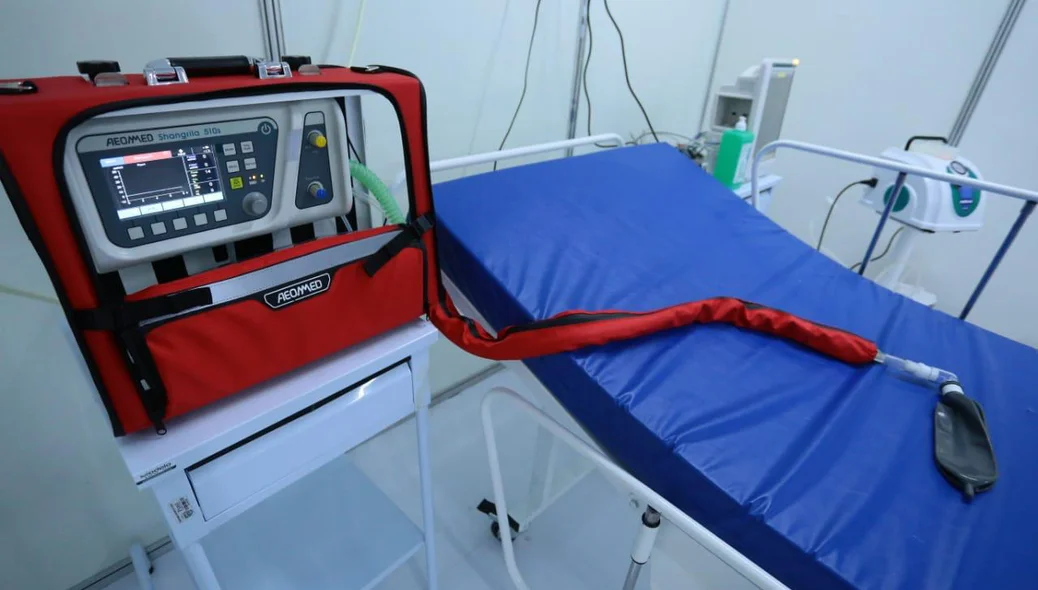 Respirador em leito clínico do hospital