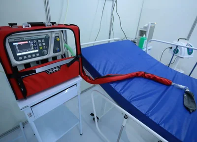 Respirador em leito clínico do hospital
