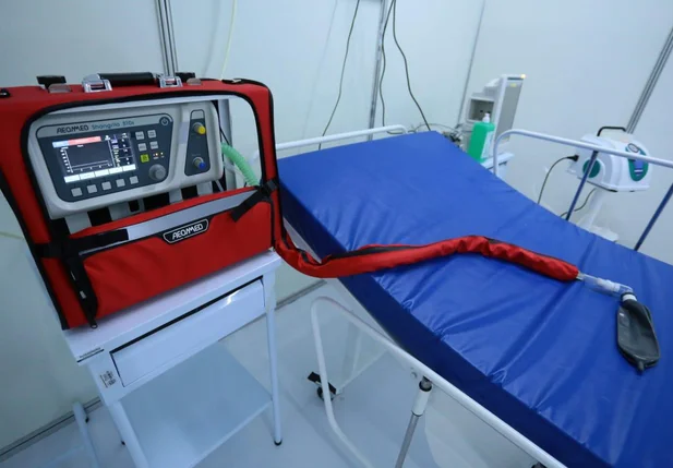 Respirador em leito clínico do hospital