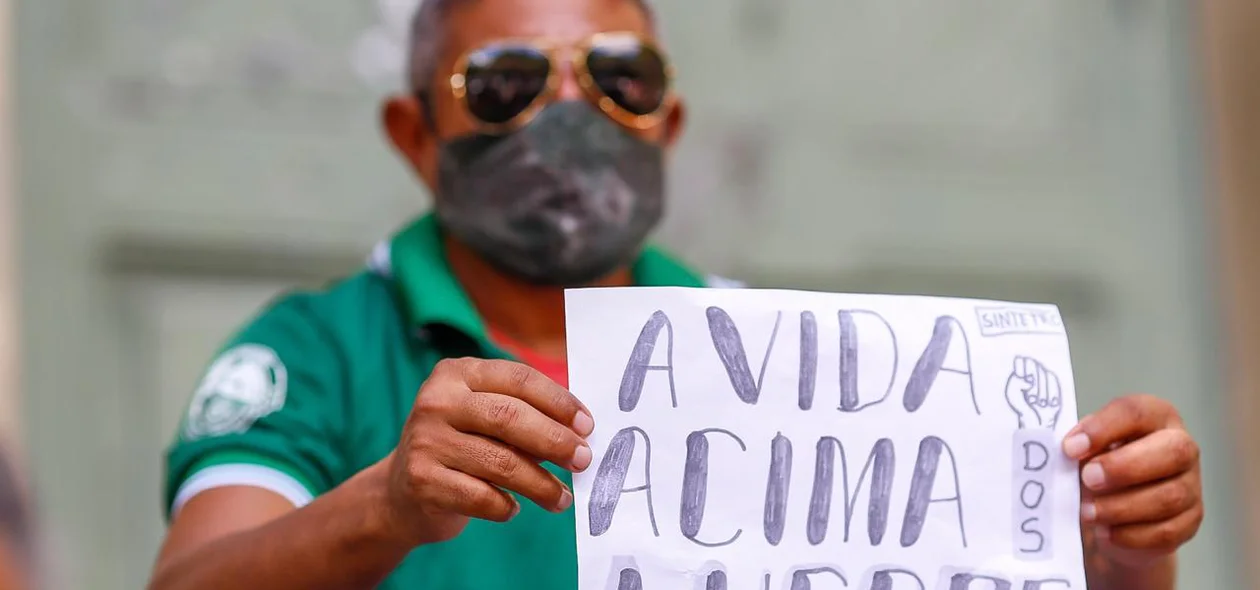 Cobradores e motoristas de ônibus lutam pelos direitos