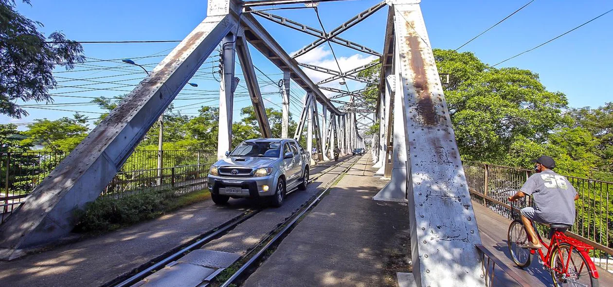Fluxo livre de veículos na Ponte Metálica
