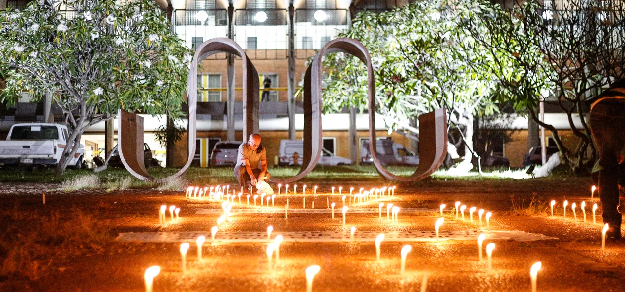 Manifestação aconteceu na frente da assembleia 