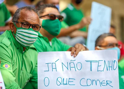 Motoristas e cobradores fazem protesto na frente da Prefeitura de Teresina