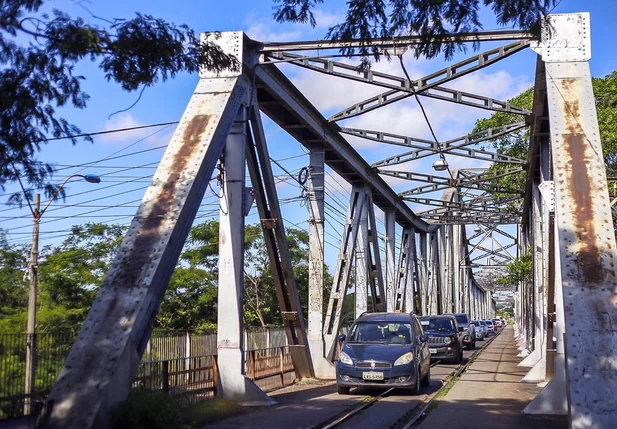 Ponte Metálica está com fluxo livre 