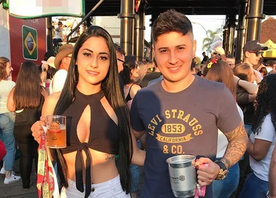 Karuel Barbosa e seu namorado, Adiar Silva