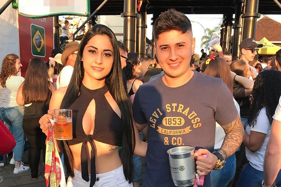 Karuel Barbosa e seu namorado, Adiar Silva