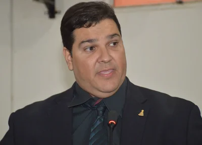 Rinaldinho cobra reabertura da Central de Marcação de Consultas