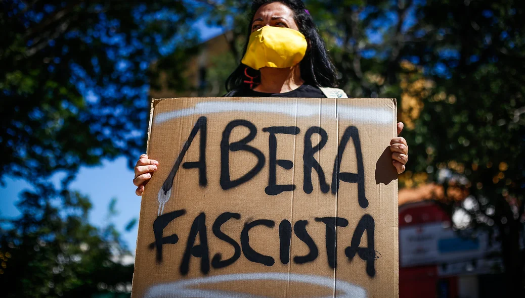 Faixa abera fascista 